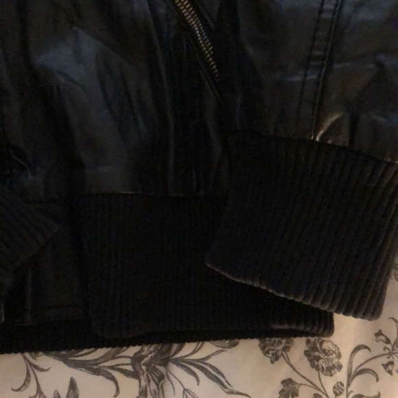 Leather jacket - Picture 3 of 3